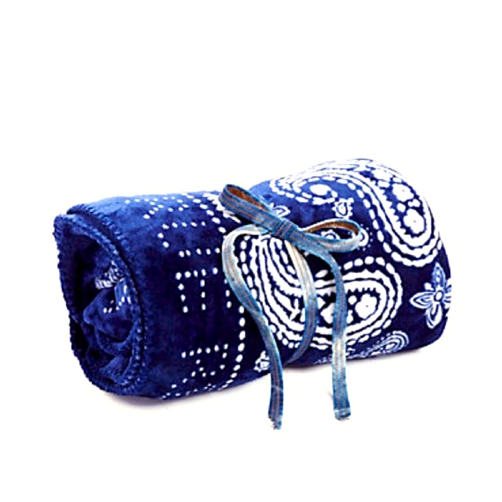 Looking for this original “true religion “ blanket